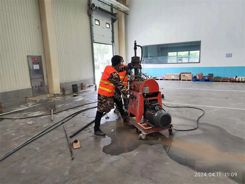 乌审厂房地面下沉塌陷注浆加固施工